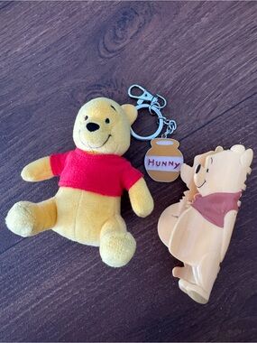 Pooh Bear Duo 🍯 Bag charm & claw clip